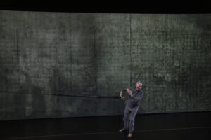 Mehr über den Artikel erfahren Lucinda Childs, „Four New Works“ bei den Salzburger Festspielen 2025