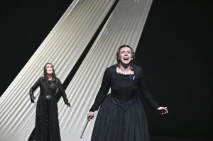 Mehr über den Artikel erfahren Britten, „The Turn of the Screw“ in Trier